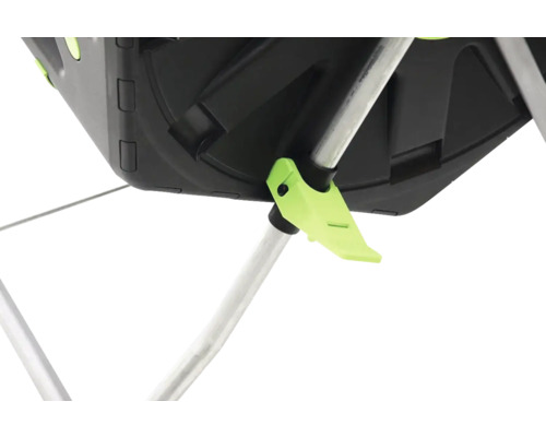 Detailní pohled na kompostér s otočným mechanismem a kovovými nohami