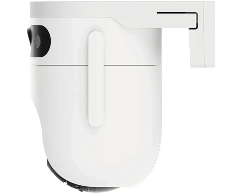 Bílá bezpečnostní kamera s nástěnným držákem.