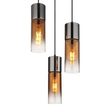 Trojitá závěsná lampa s válcovými stínidly a žárovkami