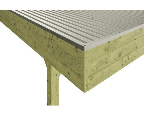Detail pohledu na carport s dřevěnými trámy a kovovou střechou