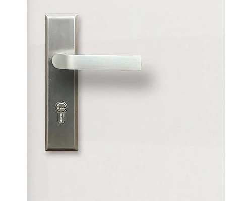 Kování dveří se zámkem a klikou