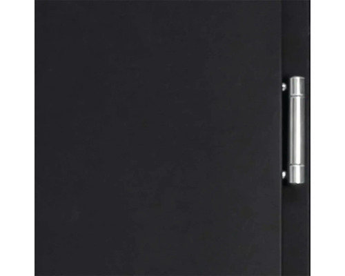 Detail skříňových dveří s kovovou rukojetí