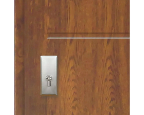 Kování dveří s cylindrickou vložkou na dřevěných dveřích