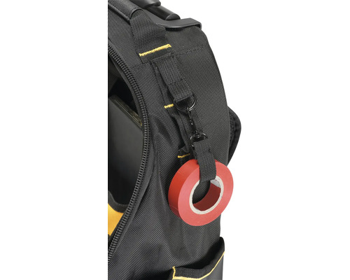 Detail brašny na nářadí s rolí izolační pásky