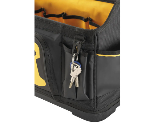 Detailní záběr brašny na nářadí s klíčenkou
