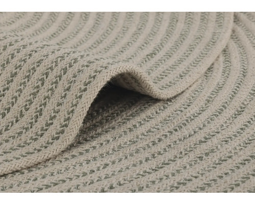 Detail kulatého koberce s pleteným vzorem