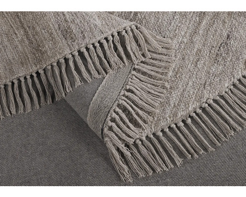 Detail koberce s třásněmi