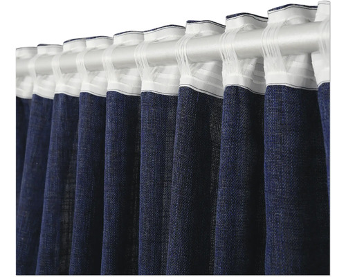 Závěs se zavěšením na řasící pásku na záclonové tyči