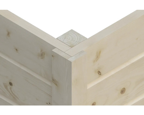 Detail rohového spoje dřevěného domu s perodrážkou.