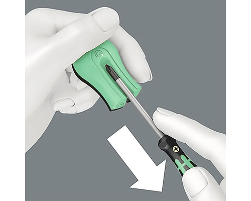 Znázornění šroubováku s prodloužením rukojeti při použití, doplněné šipkou pro znázornění manipulace