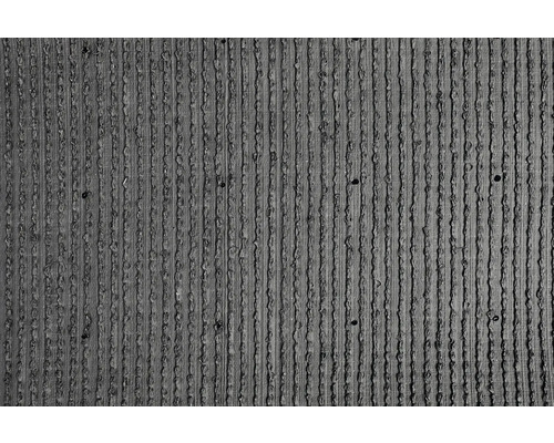 Detailní pohled na koberec z umělé trávy s lineárním vzorem