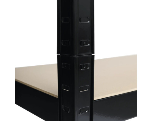 Detail kovového regálu s policemi