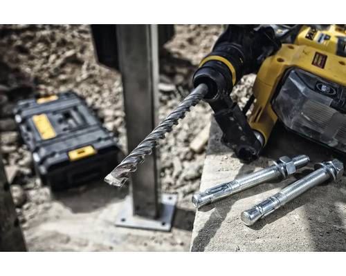 Vrtací kladivo s vrtákem a šroubovací kotvou