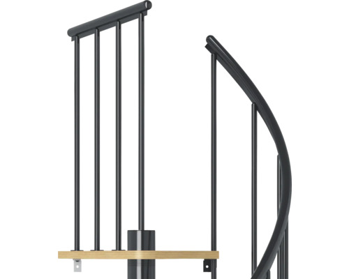 Detail točitého schodiště s dřevěnými stupni a kovovým zábradlím