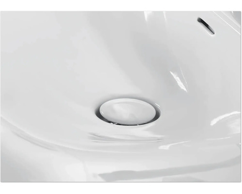 Detailní pohled na umyvadlo s přepadem