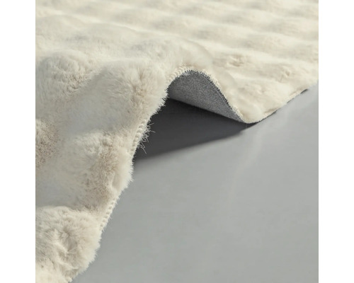 Chlupatý koberec s vysokým vlasem