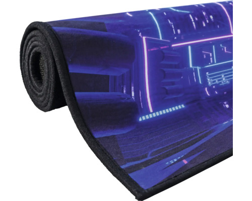 Srolovaná podložka na stůl s motivem města