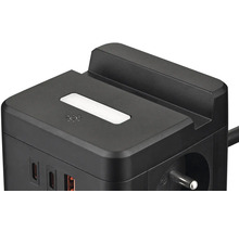 Zásuvková kostka s USB porty a držákem zařízení