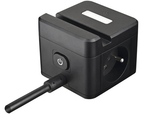 Černá zásuvková kostka se zástrčkou