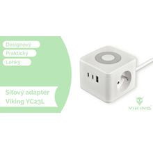 Bílá síťová nabíječka s USB porty a zásuvkou