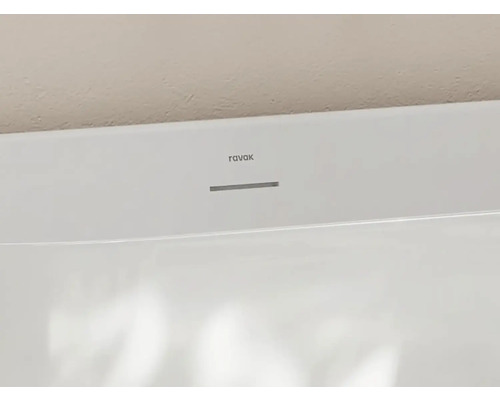 Detail vany s logem Ravak.