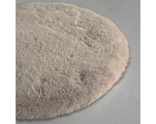 Kulatý koberec s vysokým vlasem