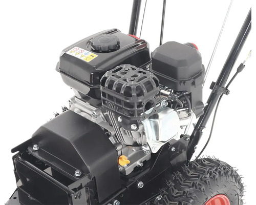 Detail motoru sněhové frézy