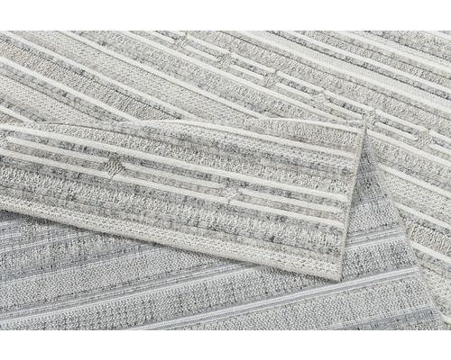 Koberec s pruhovaným vzorem