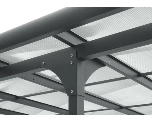 Detailní pohled na altán s polykarbonátovými deskami