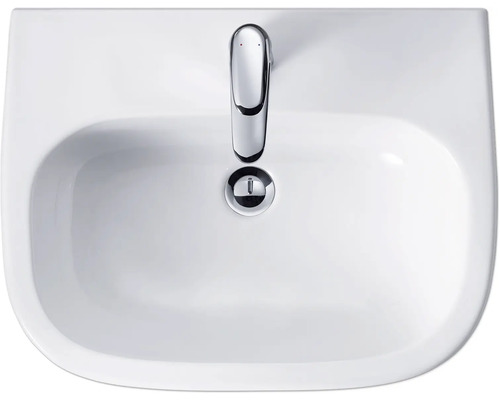 Pohled shora keramické umyvadlo s vodovodní baterií