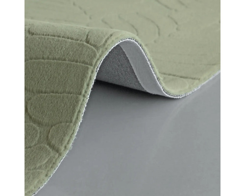 Detailní pohled na koupelnovou předložku s kamenným vzorem