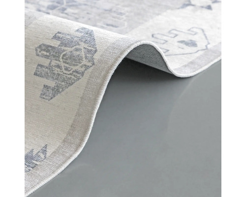 Detailní pohled na koberec se vzorem