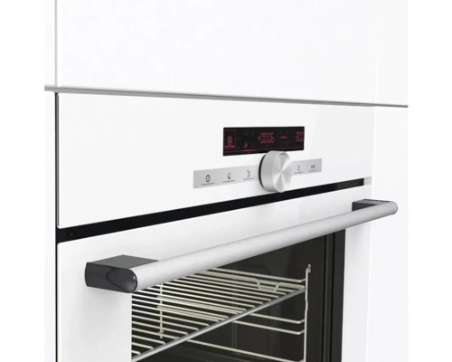 Bílá vestavná trouba s digitálním displejem a ovládacími knoflíky