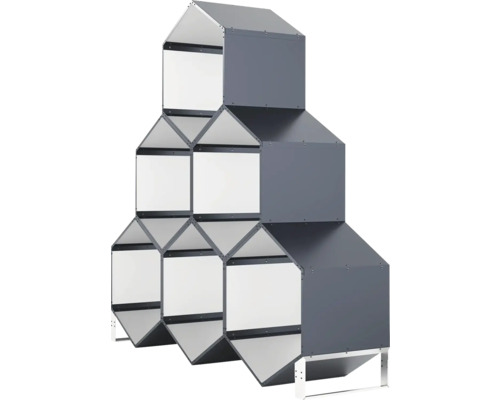 Šedý modulární regálový systém ve tvaru domu pro montáž na stěnu