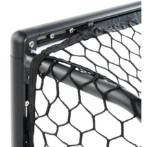 Detailní pohled na síť na zavazadla s rámem