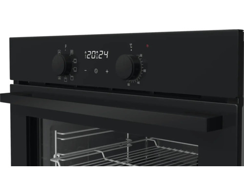 Černá trouba s otočnými knoflíky a digitálním displejem