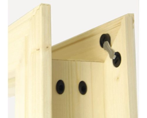 Detailní pohled na dřevěný regál se spojovacími prvky