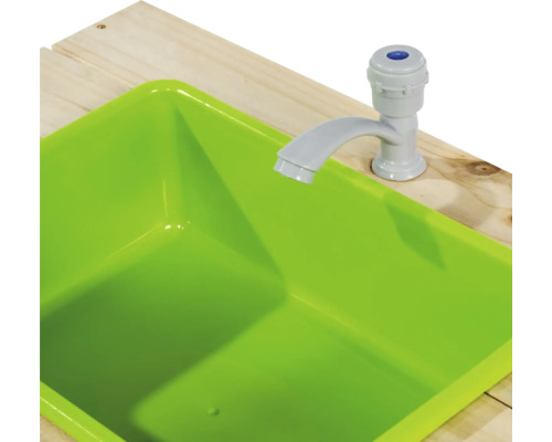 Zelená hrací umyvadlo s vodovodní baterií na dřevěném stole