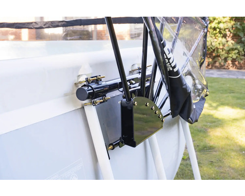 Detailní pohled na rámový bazén s krytem.