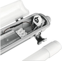 Svítidlo do vlhkého prostředí s otevřeným krytem a viditelnou kabeláží