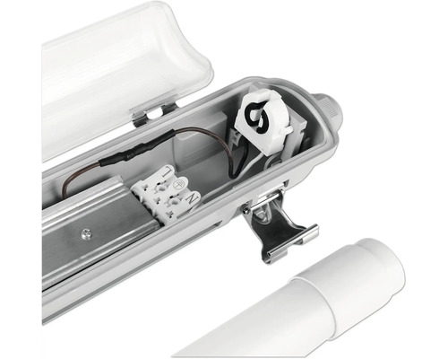 Svítidlo do vlhkého prostředí s otevřeným krytem a viditelnou kabeláží