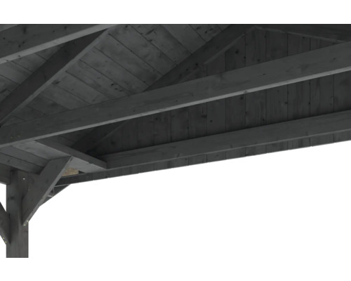 Detailní pohled na dřevěný pavilon se střešní konstrukcí