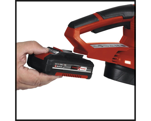 Vkládání baterie Einhell Power X-Change do zahradního nářadí