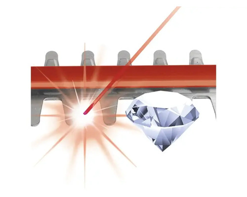 Znázornění laserového řezu v materiálu s diamantem