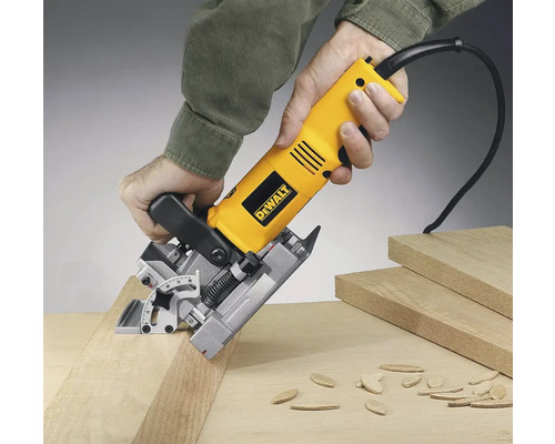 Použití lamelovací frézky DeWalt pro frézování dřeva