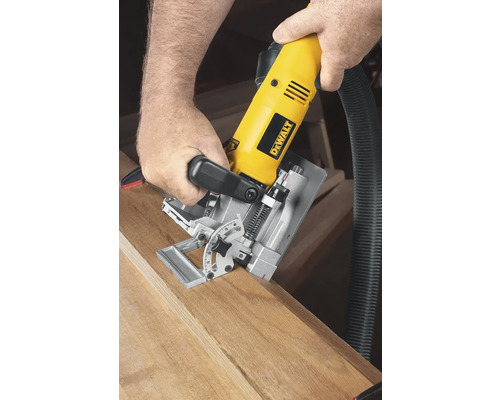 Drážkovací frézka při obrábění dřeva