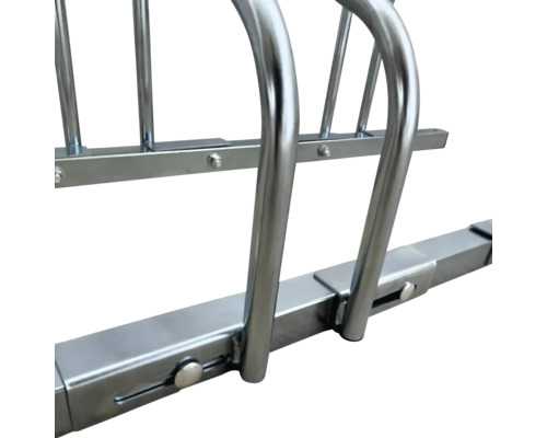 Kovový stojan na kola pro ukládání kol