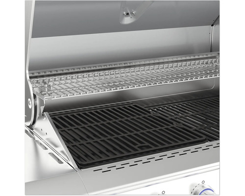 Vnitřní pohled na gril s grilovací mřížkou