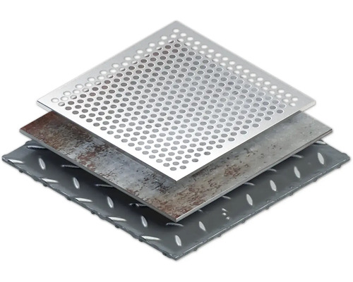 Různé plechy naskládané na sobě: děrovaný plech, žebrovaný plech, slzový plech