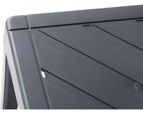 Detail zahradní lavice z plastu